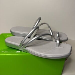 Crocs Womens 9 Miami Metallic Silver Toe Loop Sandal Gray Strappy Slip-Ons NEW